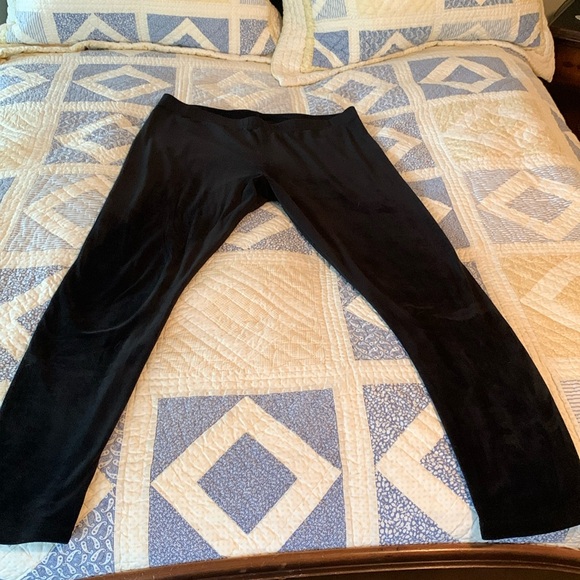 Women’s XL Black Velour-Feel Slimfit Comfy Pull-On Pants Made by No Boundaries - Picture 2 of 8